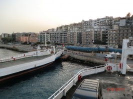 TRAGHETTAMENTO E POTERE: LA METAFORA DI UNA CITTÀ DI VASSALLI.