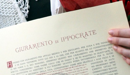 CAMICI IN TRIBUNALE: IL COMITATO LIBERI PROFESSIONISTI CHIEDE AZIONI DISCIPLINARI ALL’ORDINE DEI MEDICI