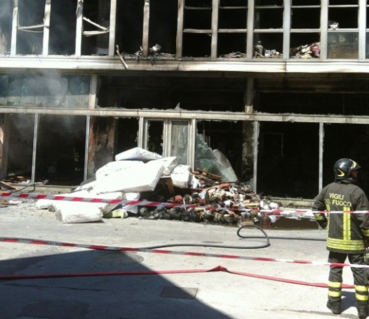 BARCELLONA PG, INCENDIO MAGAZZINO LEA: LA SOLIDARIETÀ DELLE ISTITUZIONI E DEI CITTADINI