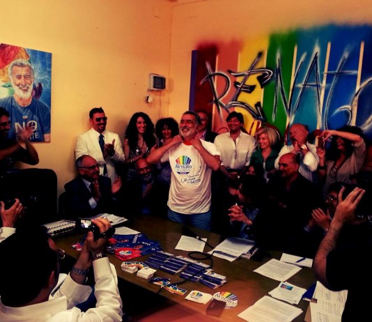 RENATO ACCORINTI INAUGURA LA SEDE E PRESENTA LA LISTA: L’ENTUSIAMO CONTAGIOSO DI CAMBIARE MESSINA DAL BASSO