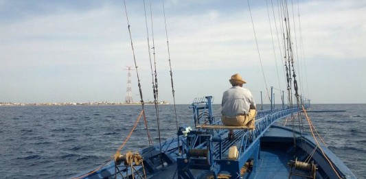 CACCIA AL PESCESPADA: OGGI IL SORTEGGIO DELLE “POSTE” PER LE 8 FELUCHE MESSINESI E LE 3 CALABRESI