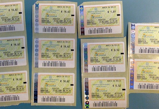 MARCHE DA BOLLO A 16 EURO: L’AUMENTO PER FINANZIARE LA RICOSTRUZIONE NELLE AREE TERREMOTATE