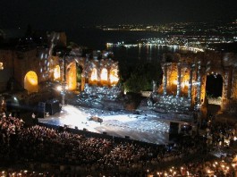 TAORMINA ARTE COMPIE TRENTANNI: NELL’ANNO DEI TAGLI ALLA CULTURA RESISTE CON UN RICCO CARTELLONE