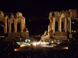 CESARE CREMONINI LIVE 2013: SUCCESSO IERI SERA AL TEATRO ANTICO DI TAORMINA