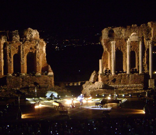 CESARE CREMONINI LIVE 2013: SUCCESSO IERI SERA AL TEATRO ANTICO DI TAORMINA