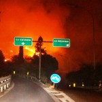NOTTE DI FUOCO A TAORMINA: CHIUSA LA A18 IN DIREZIONE CATANIA