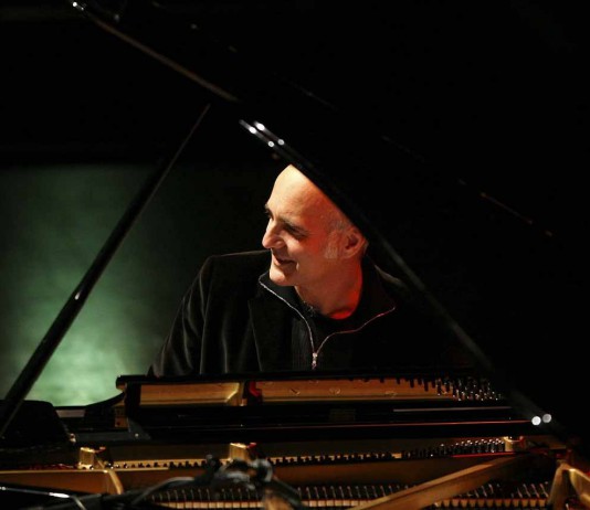 IL PIANISTA LUDOVICO ENAUDI SUL PALCO DEL TEATRO ANTICO DI TAORMINA