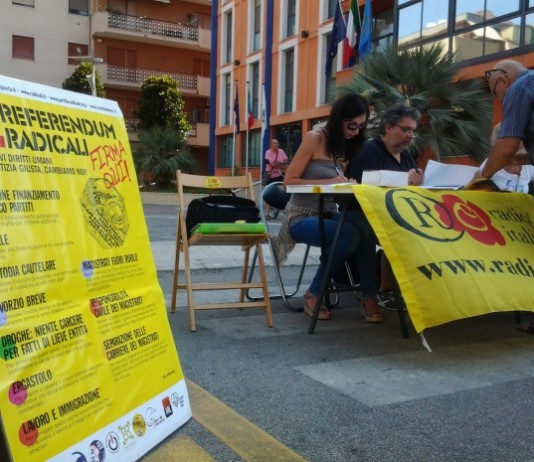 I RADICALI DI MESSINA DENUNCIANO: “CONTINUA IL BOICOTTAGGIO DEI 12 REFERENDUM”, BANCHETTI ANCHE A PIAZZA CAIROLI