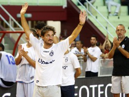 BASKET, POZZECCO RINNOVA FINO AL 2019: “LA FIRMA E’ SCELTA DI CUORE”. E IL FUORI PROGRAMMA CON LA MAGLIA DI…TOTTI
