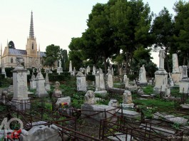 Commemorazione dei Defunti, grande affluenza nei cimiteri cittadini