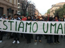 PALANEBIOLO: SI ALL’ACCOGLIENZA NO ALLA TENDOPOLI, SIT- IN DI FRONTE LA PREFETTURA