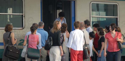 I pendolari dello stretto “sono come le foglie appese sugli alberi d’inverno”