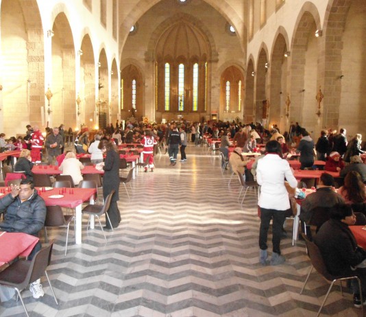 IL NATALE DEI VOLONTARI DELLA CROCE ROSSA: TRA GLI IMMIGRATI E I PIU’ POVERI (FOTOGALLERY)