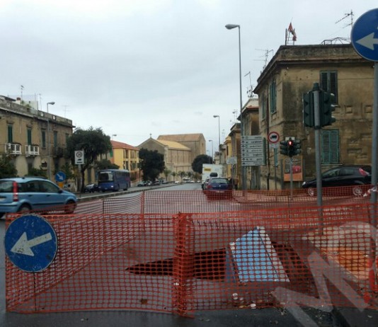VORAGINE INGHIOTTE CASSONETTO: SORPRESA NATALIZIA SUL VIALE BOCCETTA, ALTRA BUCA SUL VIALE P.UMBERTO