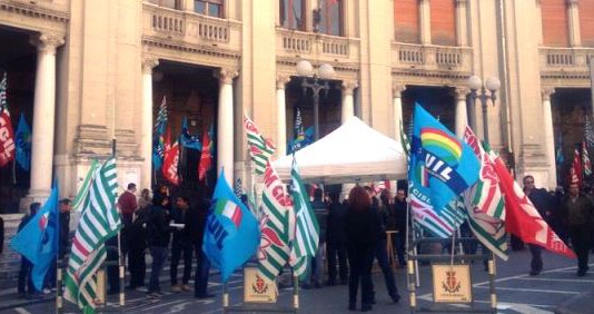 “CAMBIARE LA LEGGE DI STABILITA'”: ANCHE A MESSINA CGIL CISL E UIL IN PIAZZA