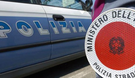 Riciclaggio di autovetture rubate, la Polizia di Stato sequestra due Nissan