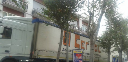 COMITATO LA NOSTRA CITTA’: DOPO IL FALLIMENTO DELL’ORDINANZA ANTI-TIR SIT-IN DAVANTI ALLA PREFETTURA
