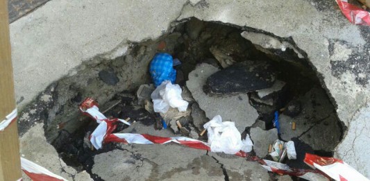 STRADE COLABRODO: VORAGINE IN VIA ARNO