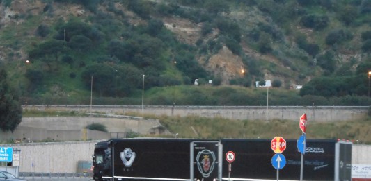 I TRAGHETTI, I TIR E LE MENTI RAFFINATISSIME