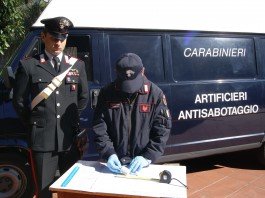 TORTORICI (ME): SORPRESI ED ARRESTATI DAI CARABINIERI CON UN ORDIGNO ESPLOSIVO ARTIGIANALE
