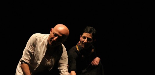 TEATRO, SCENA NUDA. “MARI” DI TINO CASPANELLO SBARCA A PATTI