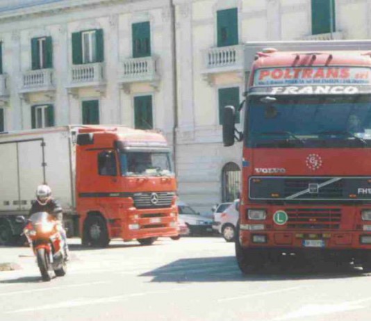 EMERGENZA TIR ANCORA NON RISOLTA: VISICARO ALL’AMMINISTRAZIONE “RENDIAMO EFFICACE L’ORDINANZA”