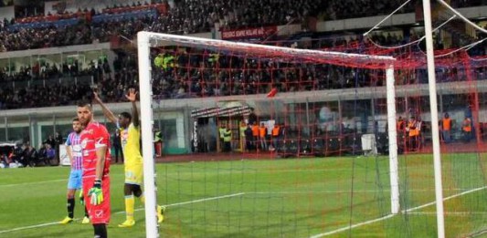 SERIE A: BALOTELLI RISOLLEVA IL MILAN, CATANIA SEMPRE PIÙ VERSO LA B
