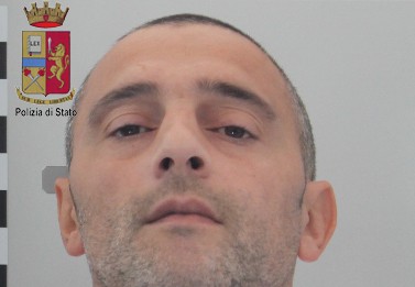 EVADE DAI DOMICILIARI: SORPRESO DALLE VOLANTI