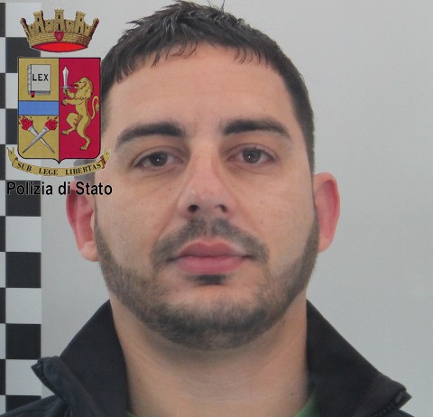 IN CASA UN “TESORO” DI OGGETTI RUBATI, COMPRESO UN FUCILE: 32ENNE IN MANETTE PER RICETTAZIONE