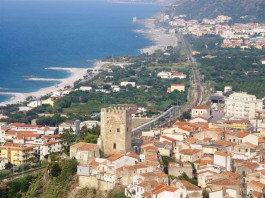 Brolo: voleva dividere i “litiganti” ma si è beccato un colpo di martello, arrestato il suo aggressore