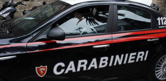 Giocava a carte per strada mentre era ai domiciliari, arrestato