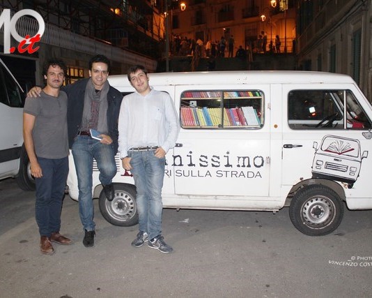 RITROVATO IL FURGONE DI “PIANISSIMO”: IL VIAGGIO DEI LIBRI RIPARTE