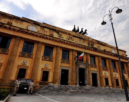 OPERAZIONE STRADE SICURE: MILITARI DELL’ESERCITO BLOCCANO AGGRESSORE E SALVANO DUE RAGAZZE