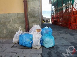 TORRE FARO E QUEI RIFIUTI “APPESI”: DA UNA SETTIMANA FERMA LA RACCOLTA