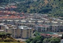 CADE DAL BALCONE TENTANDO LA FUGA: DUE TOPI D’APPARTAMENTO ARRESTATI DALLA POLIZIA