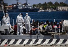 SBARCO DI 292 MIGRANTI : FERMATI SEI PRESUNTI SCAFISTI, TRA CUI UN MINORENNE