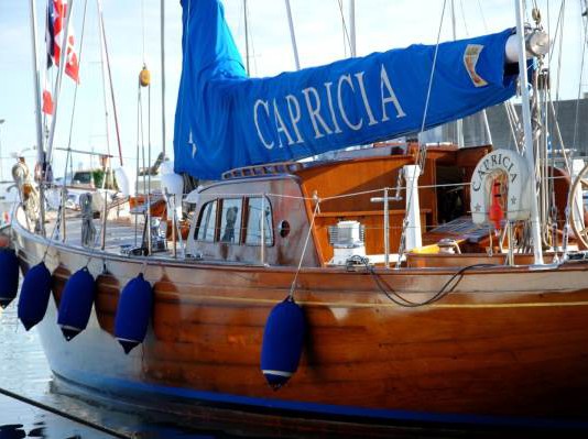 LIPARI: I “DELFINI GUARDIANI” DELLA NAVE MILITARE CAPRICIA INCONTRANO GLI STUDENTI