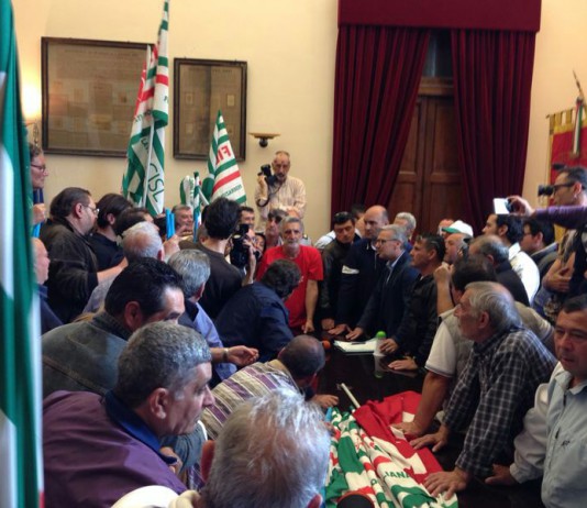 Uil-Fpl contro Cgil, Cisl e Csa, denunciano il sindaco per non aver onorato gli impegni