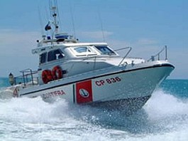 STRETTO, SOCCORSO IN MARE: CANOISTI SALVATI DALLA CAPITANERIA DI MESSINA A SCILLA