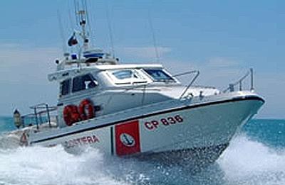 STRETTO, SOCCORSO IN MARE: CANOISTI SALVATI DALLA CAPITANERIA DI MESSINA A SCILLA