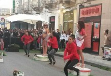 MESSINPOSA, VIA E.L. PELLEGRINO STRACOLMA PER L’EVENTO DI MODA, MUSICA E DANZA