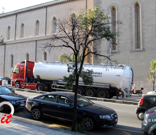 Merci pericolose in viale Boccetta, multati 4 autotrasportatori. Controlli a tappeto dei vigili