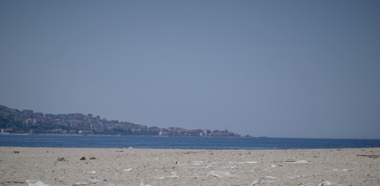 BOMBE A TORRE FARO A 10 METRI DALLA COSTA E UN METRO E MEZZO DI PROFONDITA’, AREA INTERDETTA