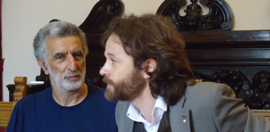 TEATRO SOCIALE, PINOCCHIO E DA VINCI IN SCENA “MANO CON MANO” A CASA SERENA E AL CARCERE