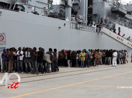SBARCHI: 400 PROFUGHI IN ARRIVO, ACCOGLIENZA ALLA SCUOLA PASCOLI