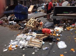 ASSEDIO AMBULANTI ABUSIVI: INTERVIENE LA CELERE, STRADA SBLOCCATA DOPO SEI LUNGHE ORE
