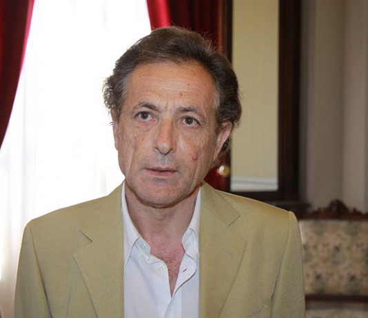 Albero a Cairoli, Bisignano “vergognoso raduno del Sindaco con assembramenti”