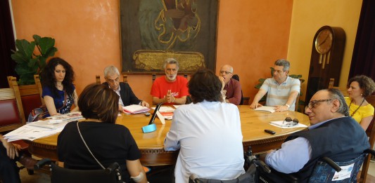 PARCHEGGI DISABILI. UN “SERVIZIO TAXI” PER CHI NON DEAMBULA: ECCO LA DETERMINA DEL COMUNE