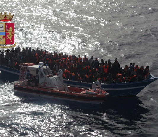 IN BARCONE DALLA LIBIA PER 3.400 DOLLARI, PRESI GLI SCAFISTI DEI MIGRANTI APPRODATI IERI