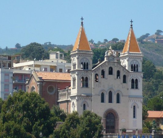 DIECI, CENTO, MILLE CERI ALLA MADONNA